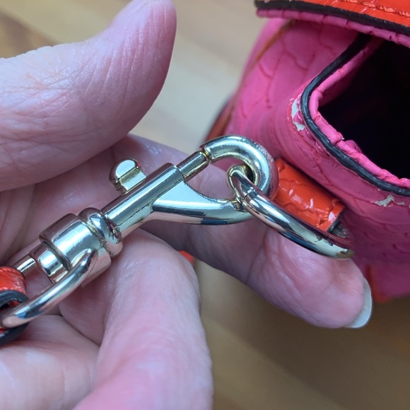 Guess NWOT Hot Pink w Red Faux Alligator Bag, Gold Hardware. - Picture 5 of 11